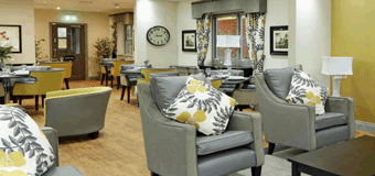 デベロッパーが所有する運営中の介護施設のダイニング