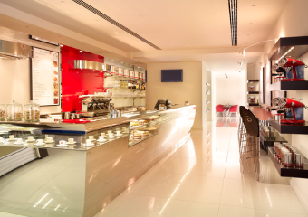 カフェラウンジ