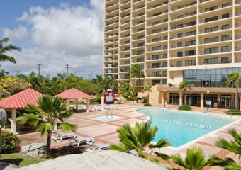 Ladera Tower プール