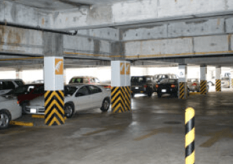 Ladera Tower 地下駐車場